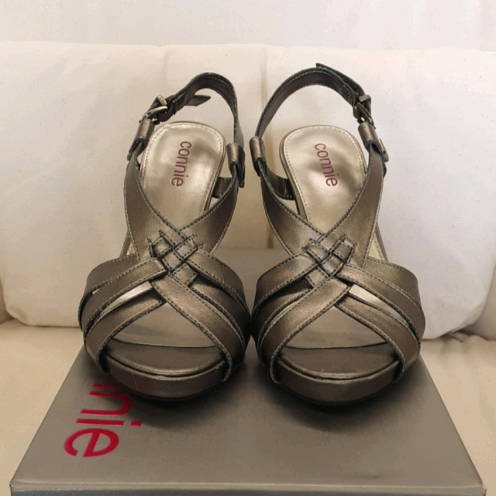 NWT Connie Pewter Leather Heels Size 6